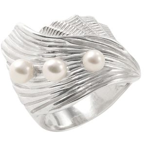 Ring mit drei Süßwasserperlen