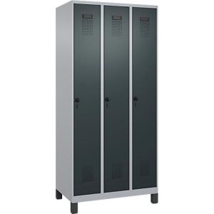 Kleiderspind C+P Evolo Plus, 3 Abteile, 300 mm Abteilbreite, mit Füßen, Drehriegel, B 900 x T 500 x H 1950 mm, weißaluminium/anthrazitgrau