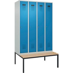 Kleiderspind C+P Evolo Plus, 4 Abteile, 300 mm Abteilbreite, mit untergebauter Sitzbank, B 1200 x T 815 x H 2120 mm, Zylinder, lichtgrau/lichtblau
