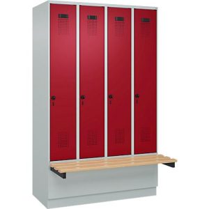 Kleiderspind C+P Evolo Plus, 4 Abteile à 300 mm Breite, Sockel, schwebende Sitzbank, B 1200 x T 815 x H 1950 mm, Drehriegel, lichtgrau/rubinrot