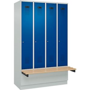 Kleiderspind C+P Evolo Plus, 4 Abteile à 300 mm Breite, Sockel, schwebende Sitzbank, B 1200 x T 815 x H 1950 mm, Zylinder, lichtgrau/enzianblau