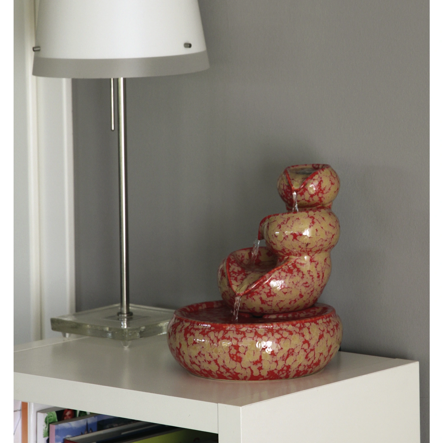 Brunnen, beige/rot, Polyresin